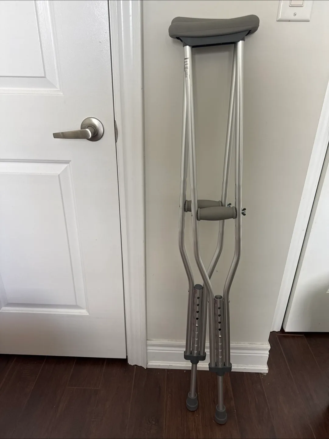 Guardian Adjustable Crutches thumbnail