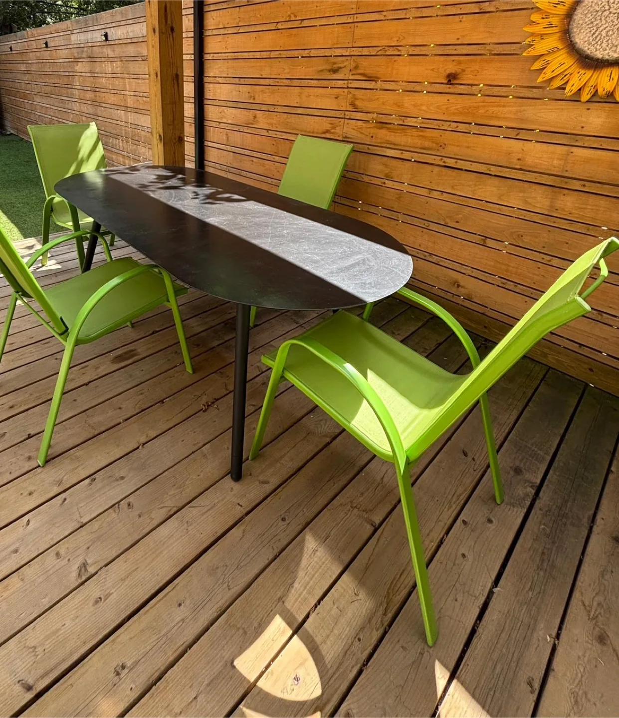 8 Green modern metal outdoor  patio chairs. image indicator(4)