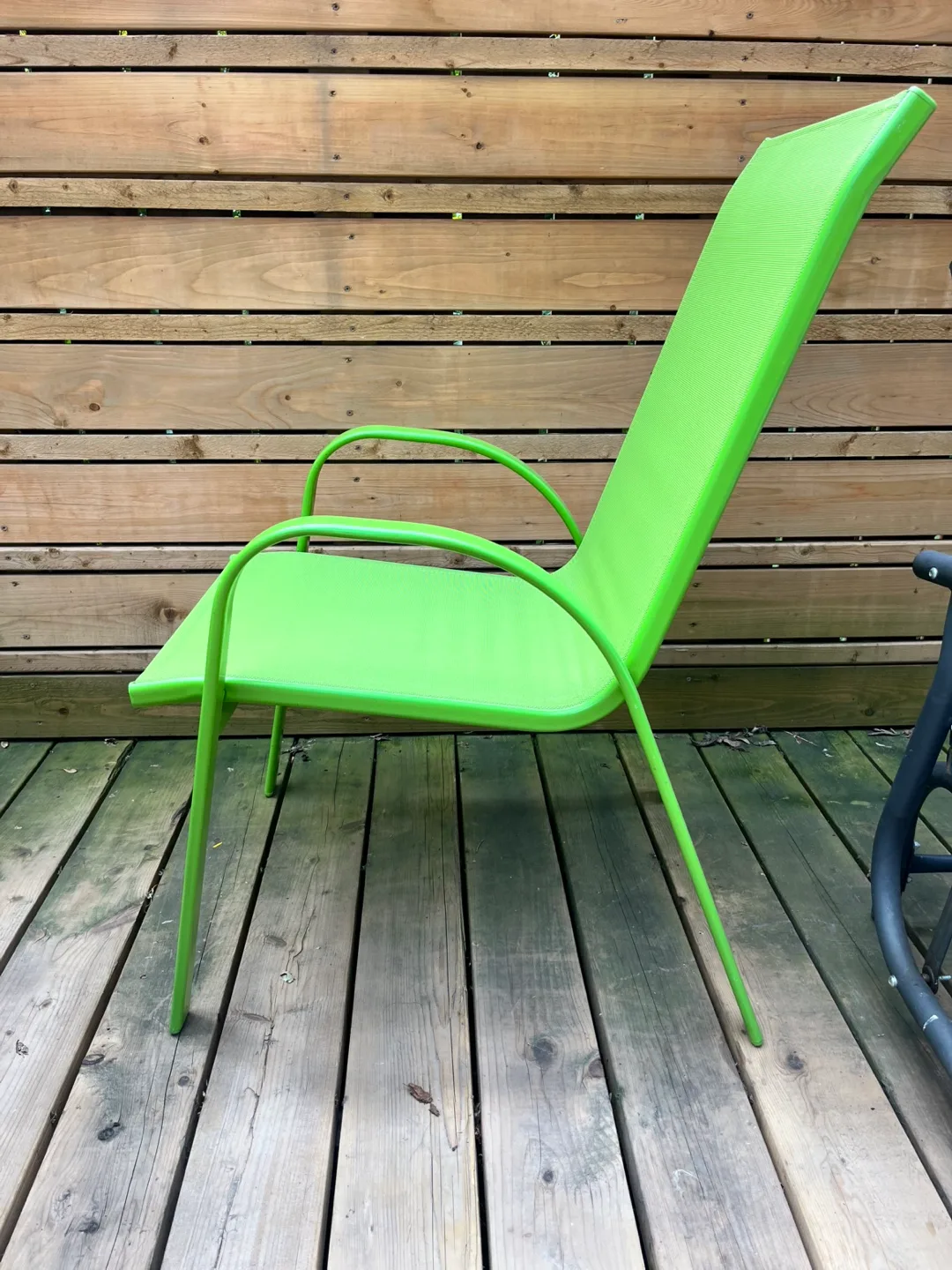 8 Green modern metal outdoor  patio chairs. image indicator(2)
