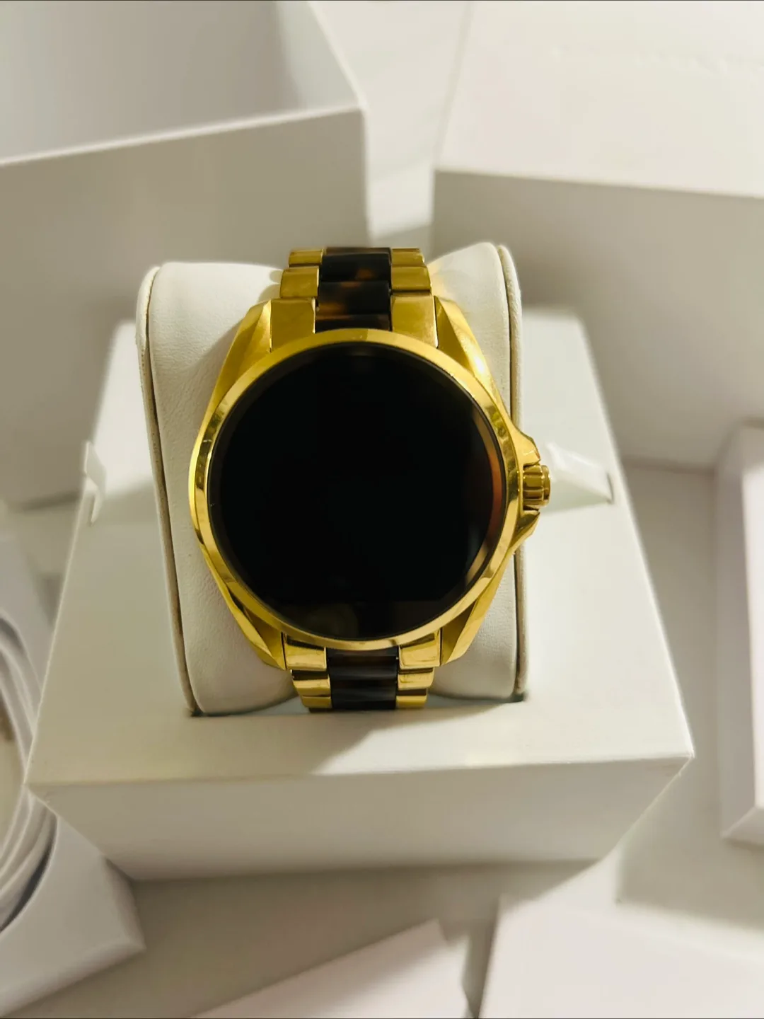 Michael Kors Access Gold Smartwatch image indicator(2)