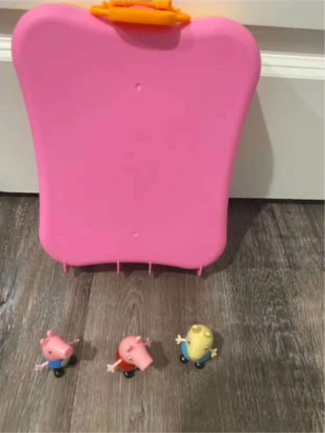 Peppa Pig Carry Case with 3 Figures image indicator(2)