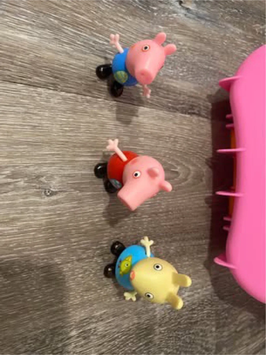 Peppa Pig Carry Case with 3 Figures image indicator(3)