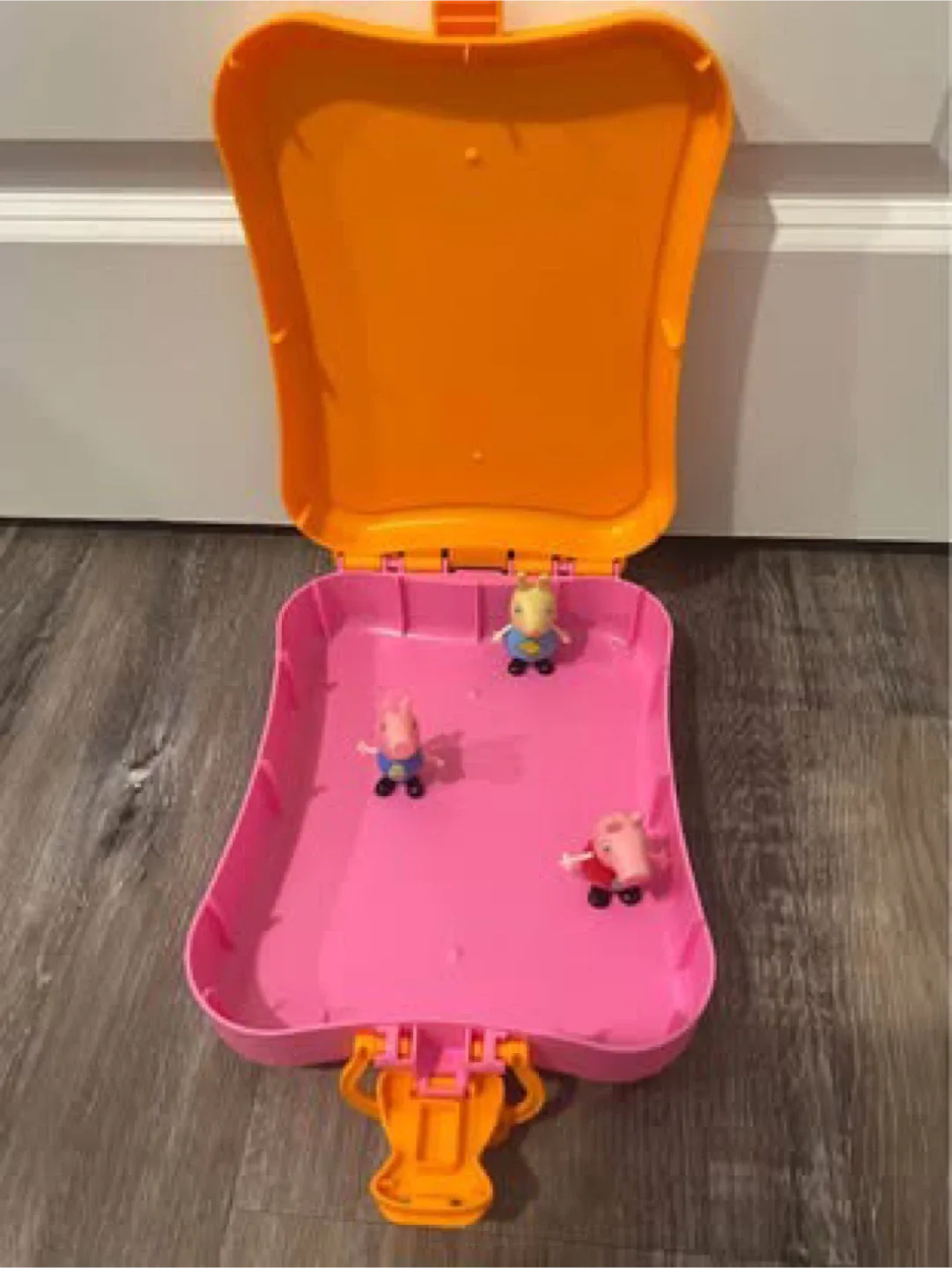 Peppa Pig Carry Case with 3 Figures image indicator(4)