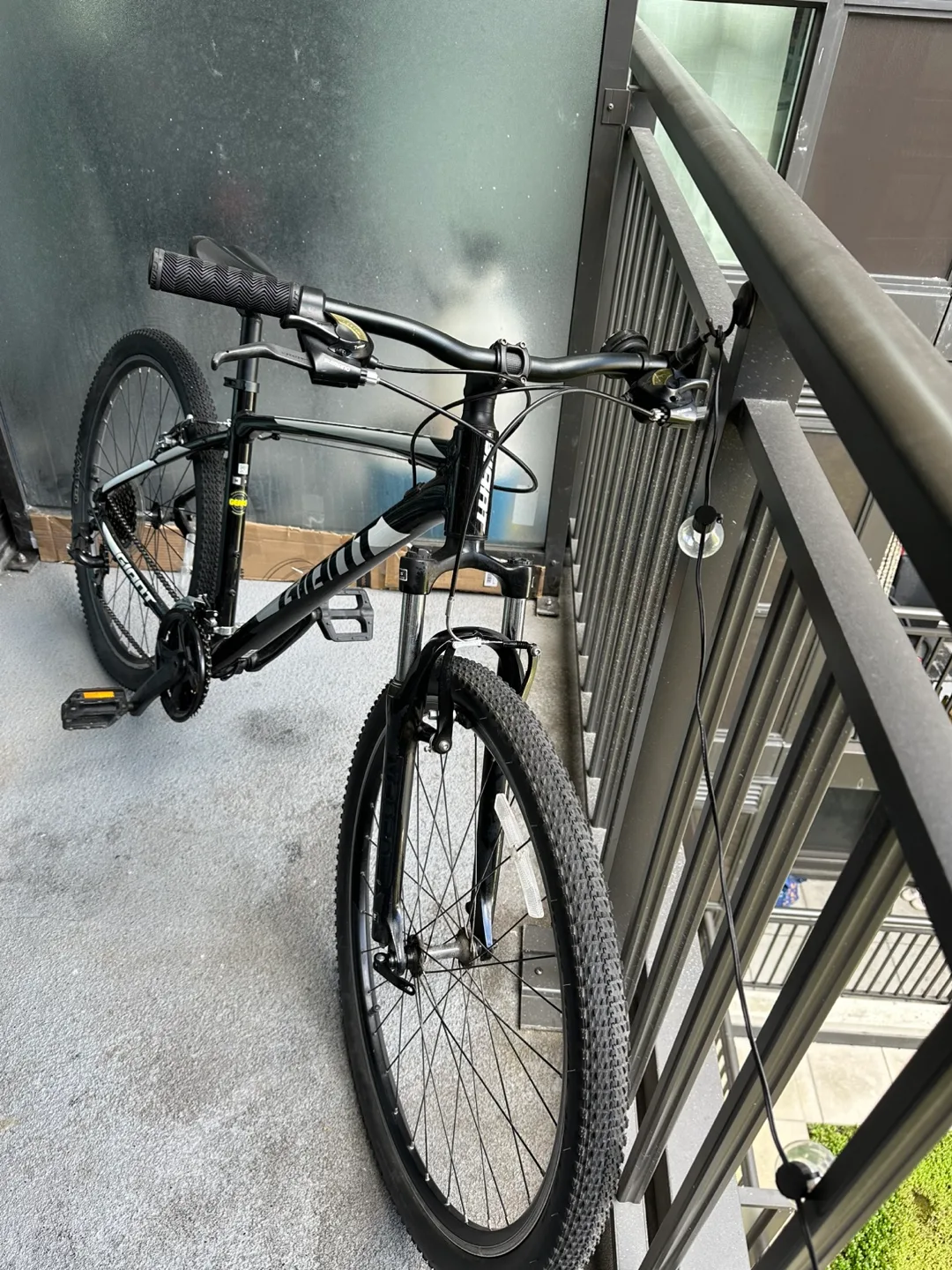 Giant ATX Mountain Bike - Black/Silver image indicator(2)