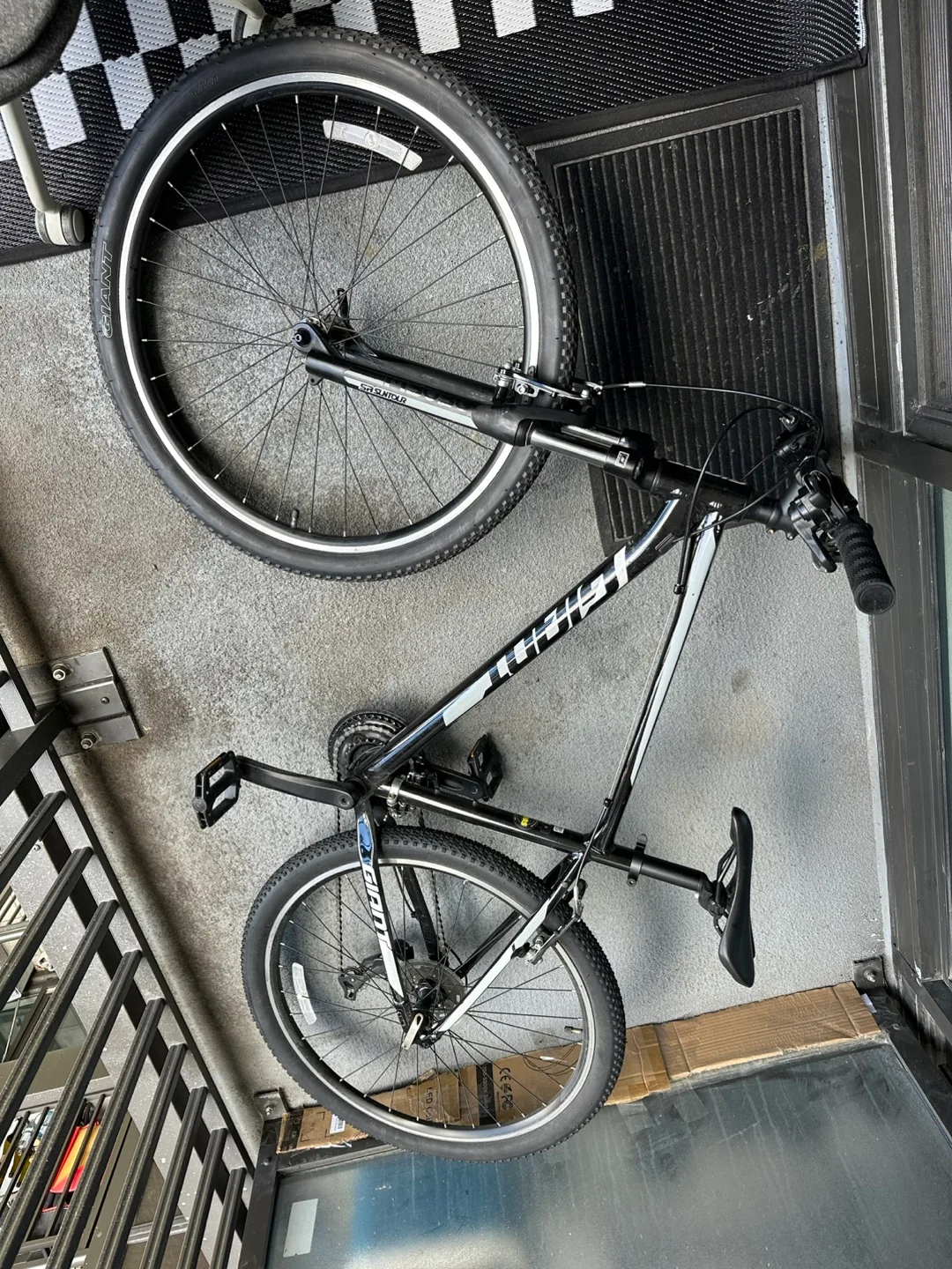 Giant ATX Mountain Bike - Black/Silver image indicator(6)