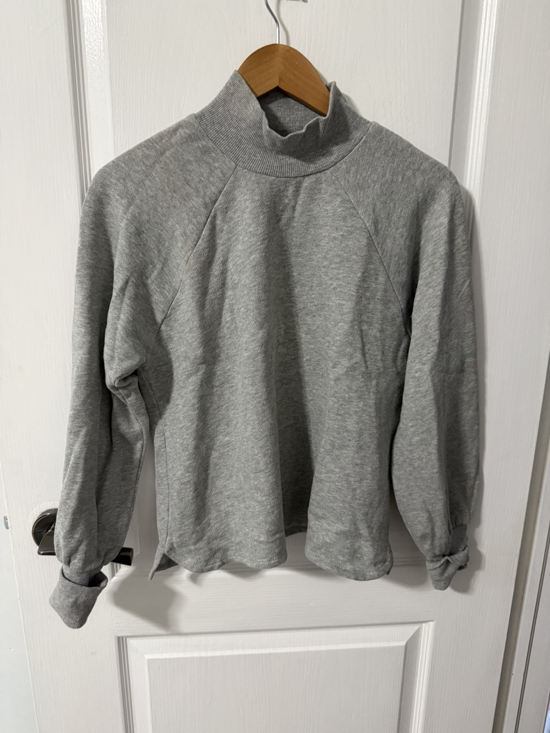 Urban Outfitters Grey Pullover - Size Small