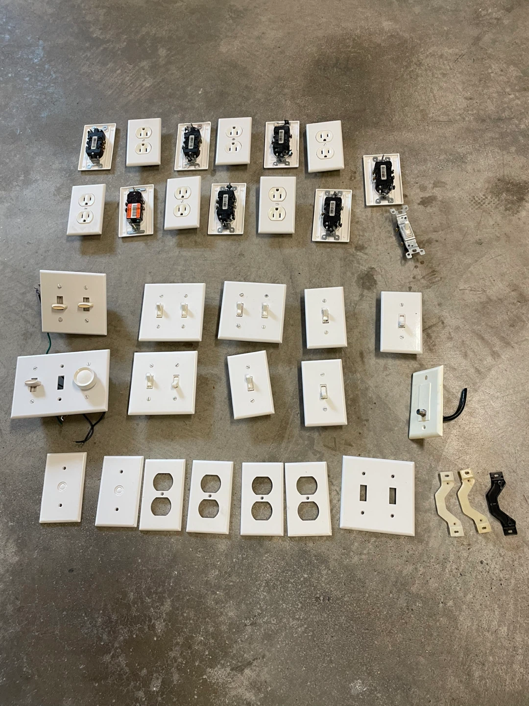 Electrical plugs/switches - photo 3