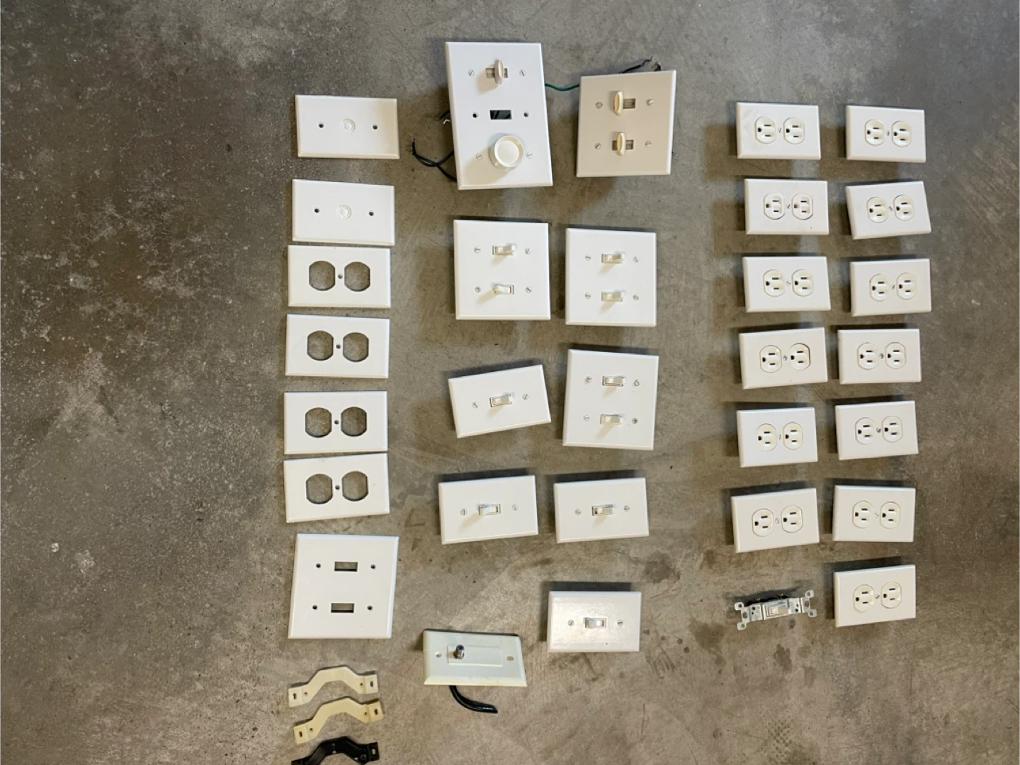 Electrical plugs/switches - photo 2