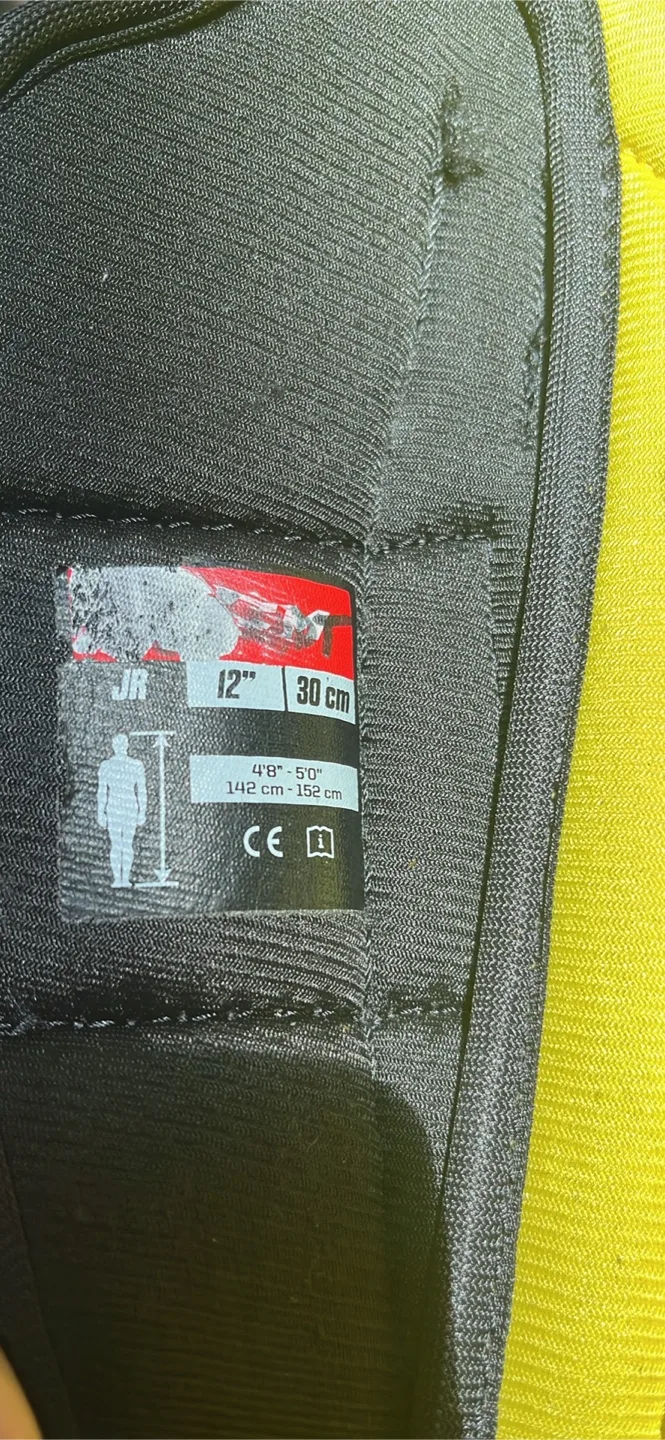 CCM Tacks 8520 Shin Guards, Junior 12" image indicator(3)