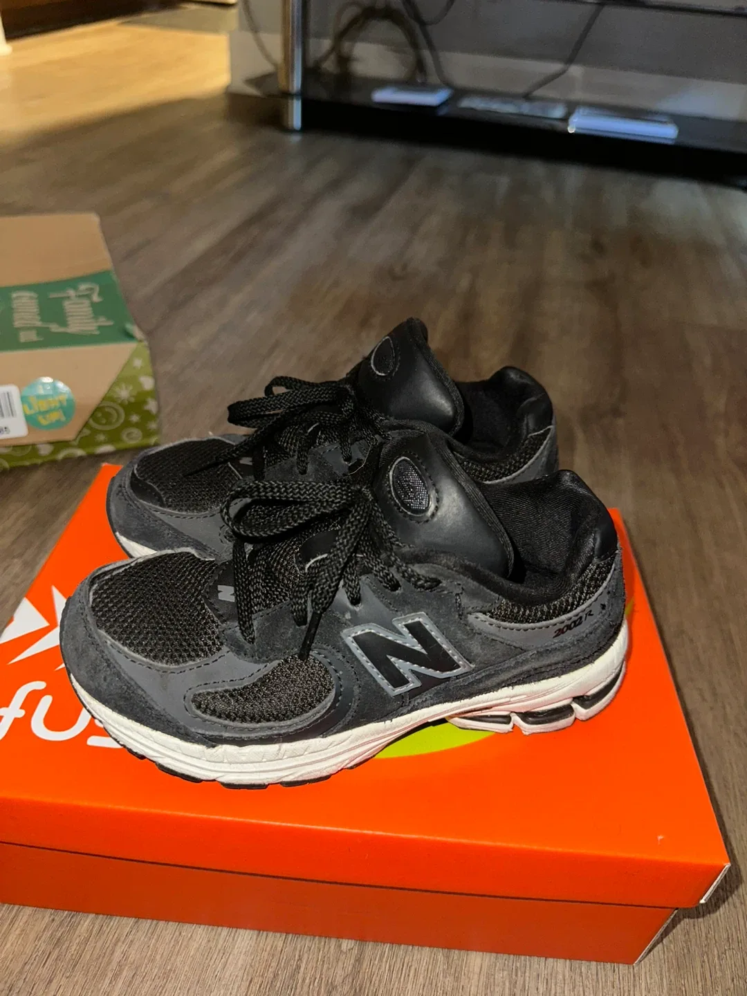 New Balance 2002R Black Sneakers thumbnail