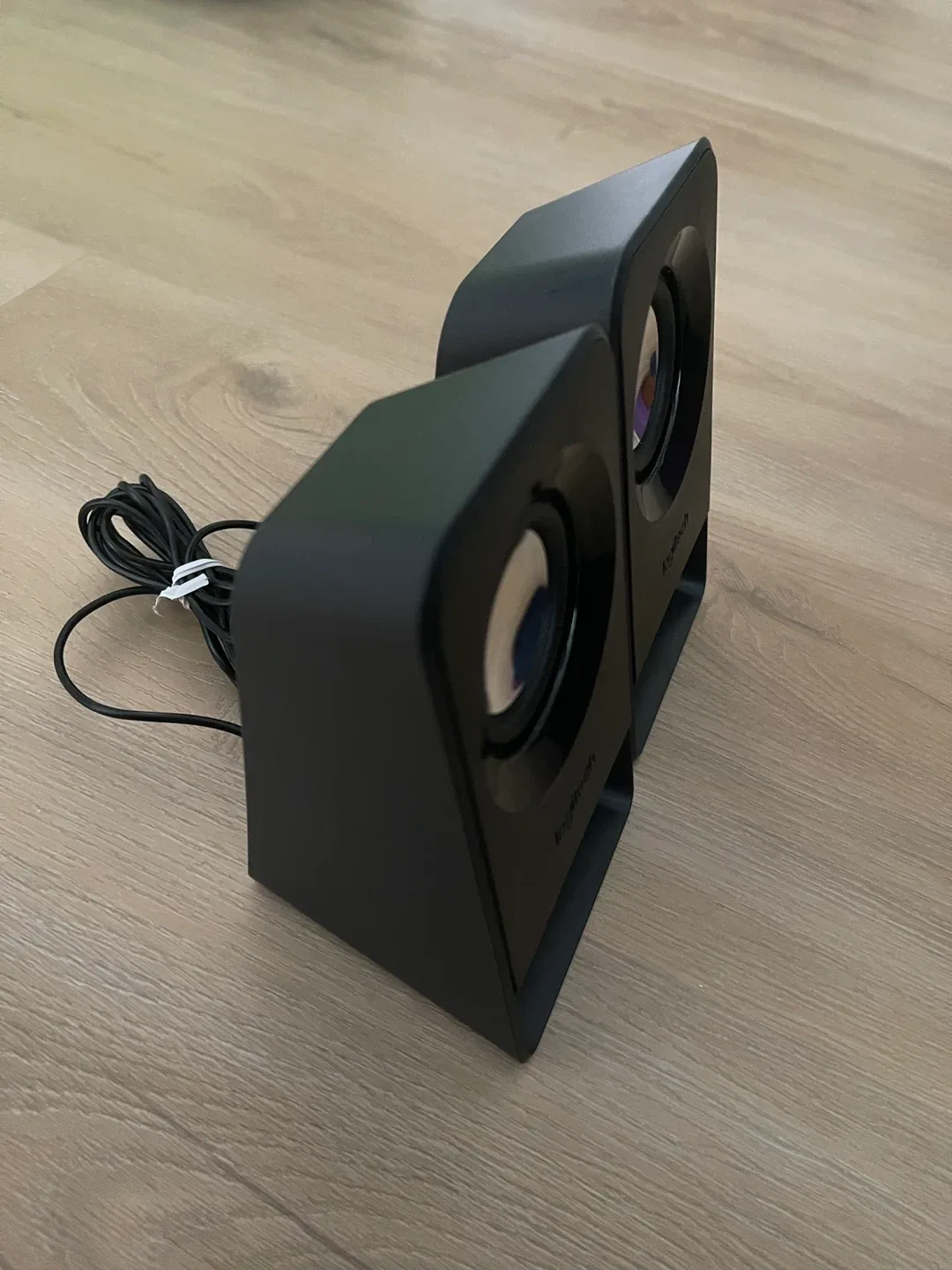 Logitech Z200 Multimedia Speakers image indicator(3)