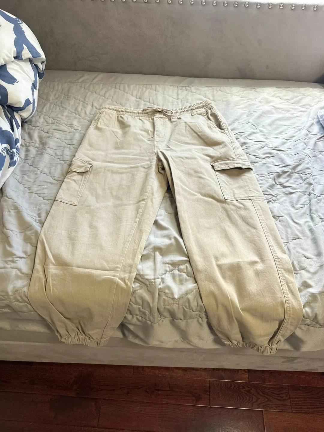 Forever 21 Beige Cargo Pants - Size M image indicator(2)