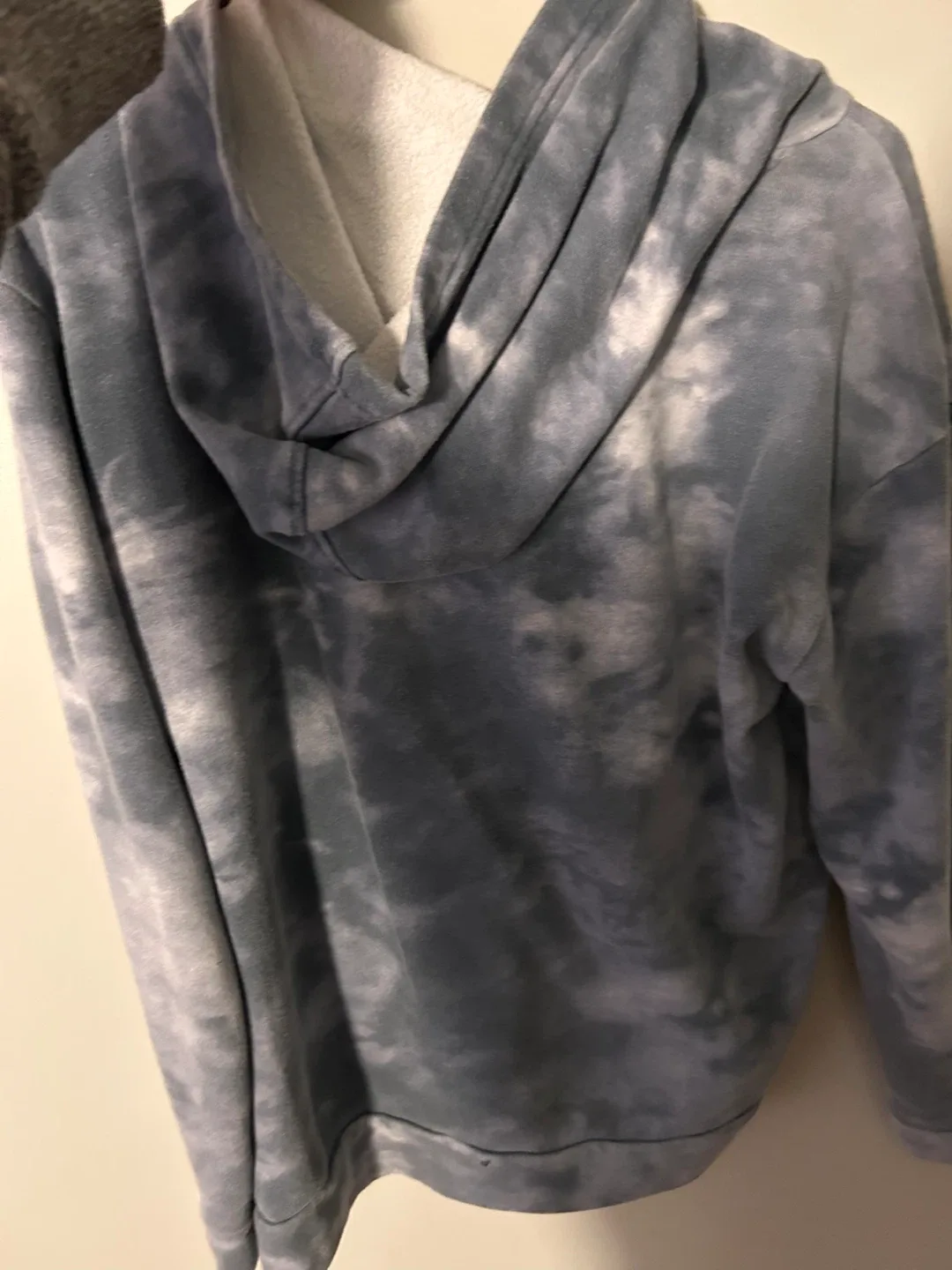 Puma XL (18-20) Tie Dye Hoodie image indicator(3)