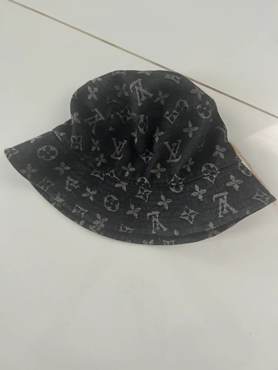 Louis Vuitton Bucket Hat image indicator(2)