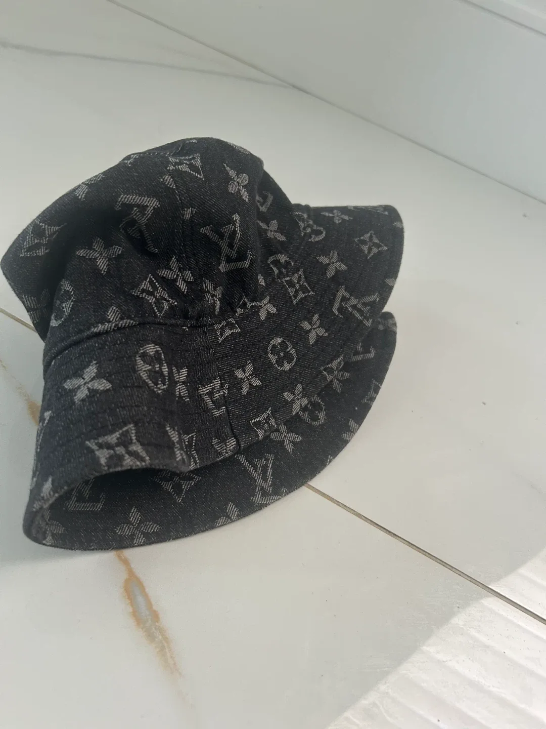 Louis Vuitton Bucket Hat image indicator(4)
