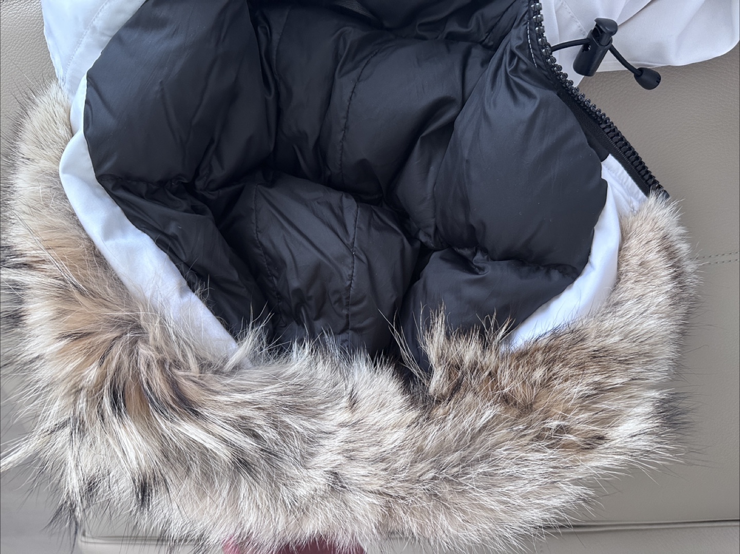 like new Canada Goose White Jacket XS woman - photo 5
