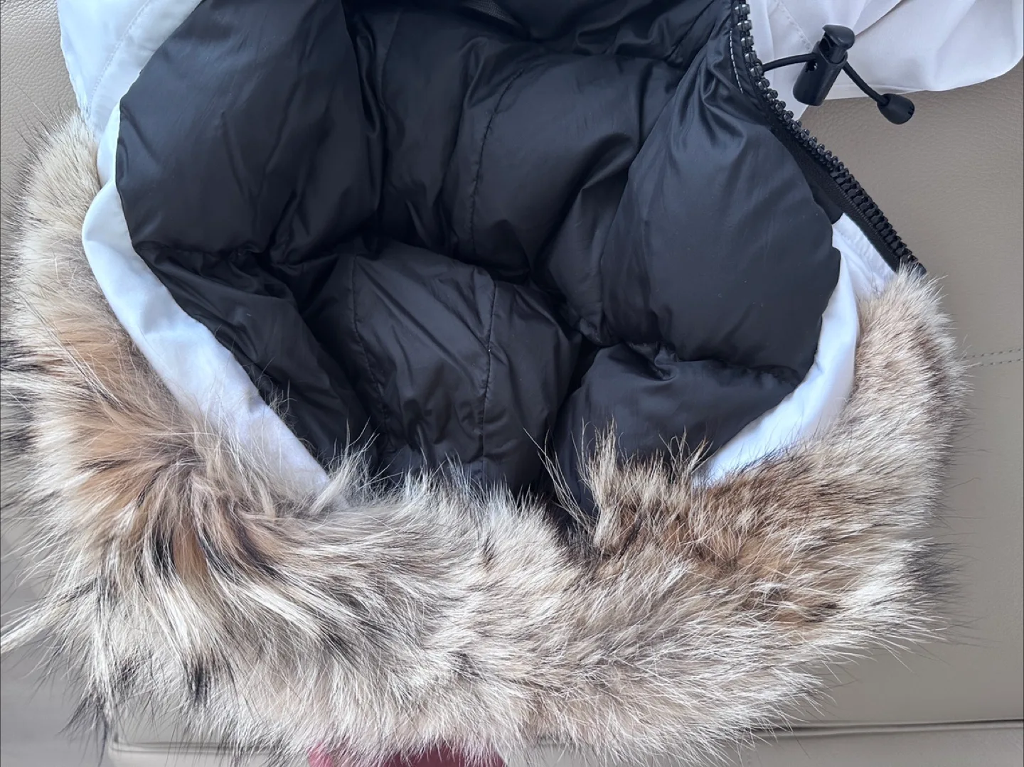 like new Canada Goose White Jacket XS woman image indicator(5)