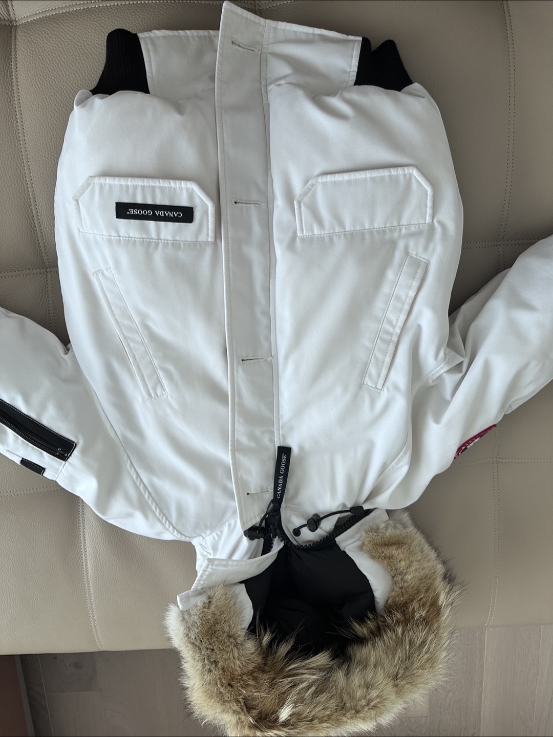 like new Canada Goose White Jacket XS woman - photo 2
