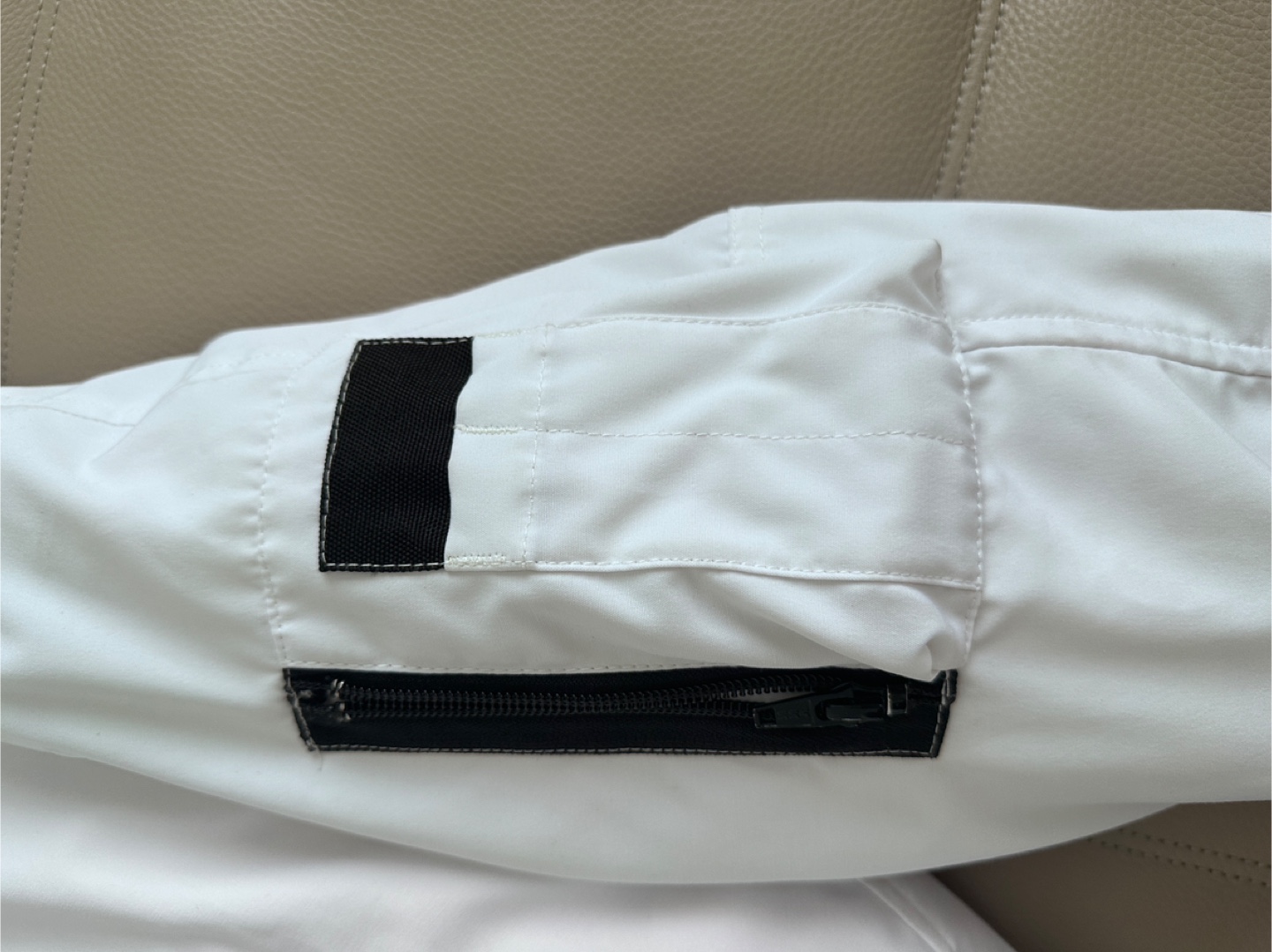 like new Canada Goose White Jacket XS woman - photo 3