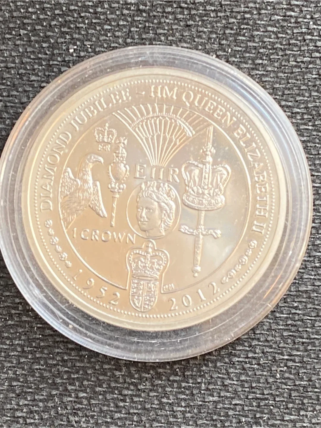 2012 Queen Elizabeth Diamond Jubilee 1 Crown Silver coin thumbnail