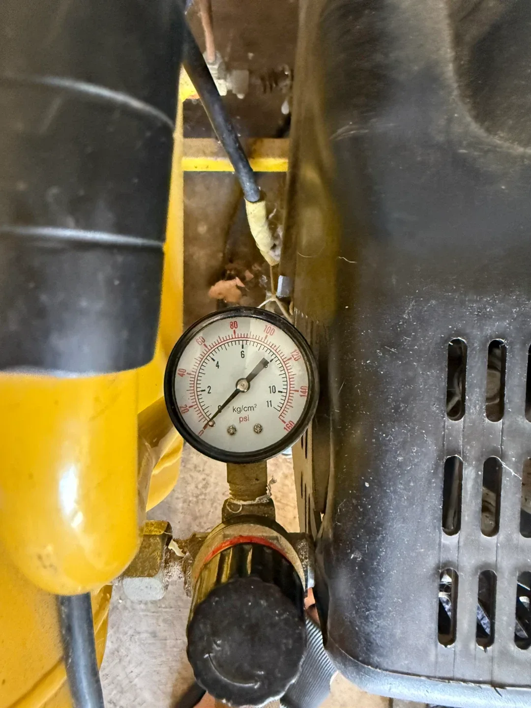 Power Fist Air Compressor image indicator(2)