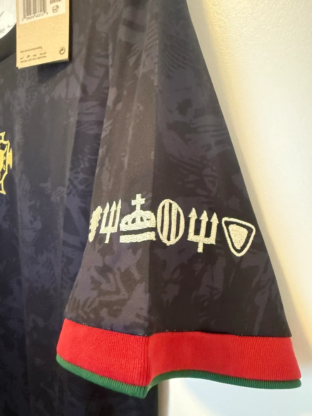 BNWT Portugal Special Edition The Siu Goat Jersey Size S image indicator(5)