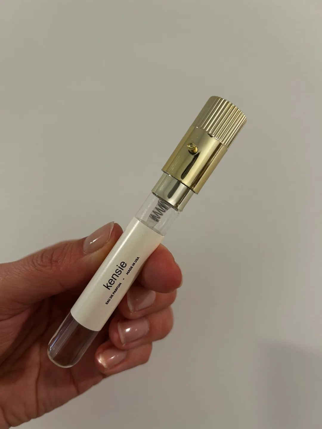 Kensie Eau de Parfum 8ml sample thumbnail