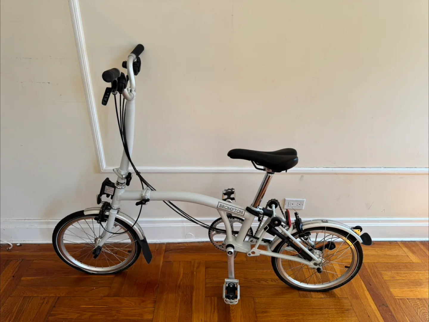 Brompton Folding Bike - White image indicator(3)