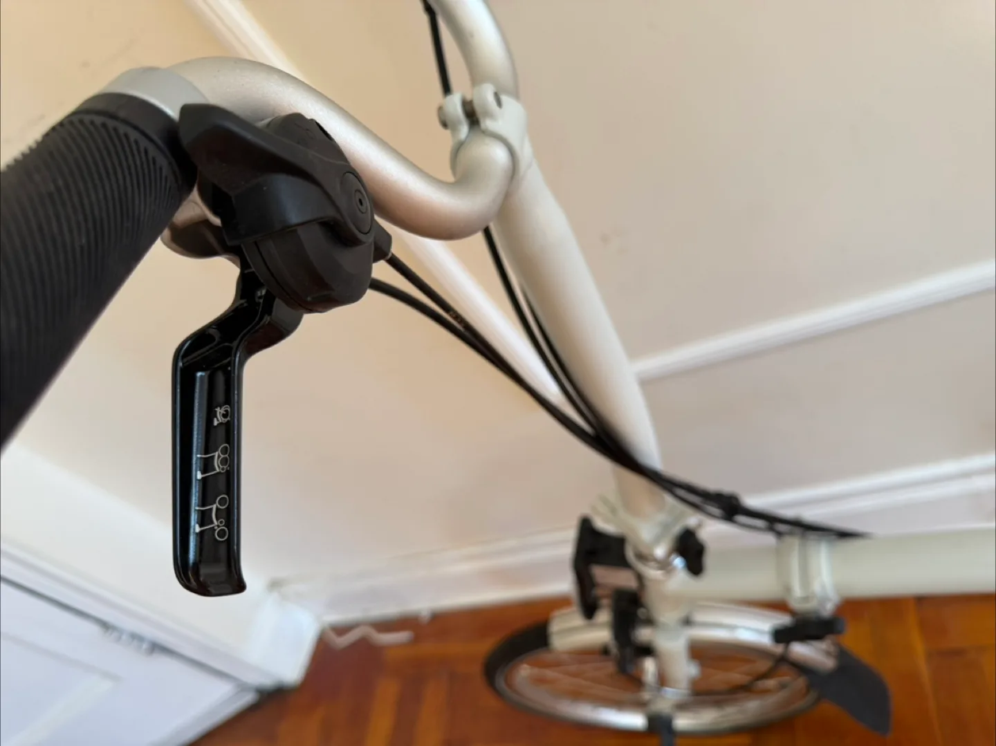 Brompton Folding Bike - White image indicator(6)