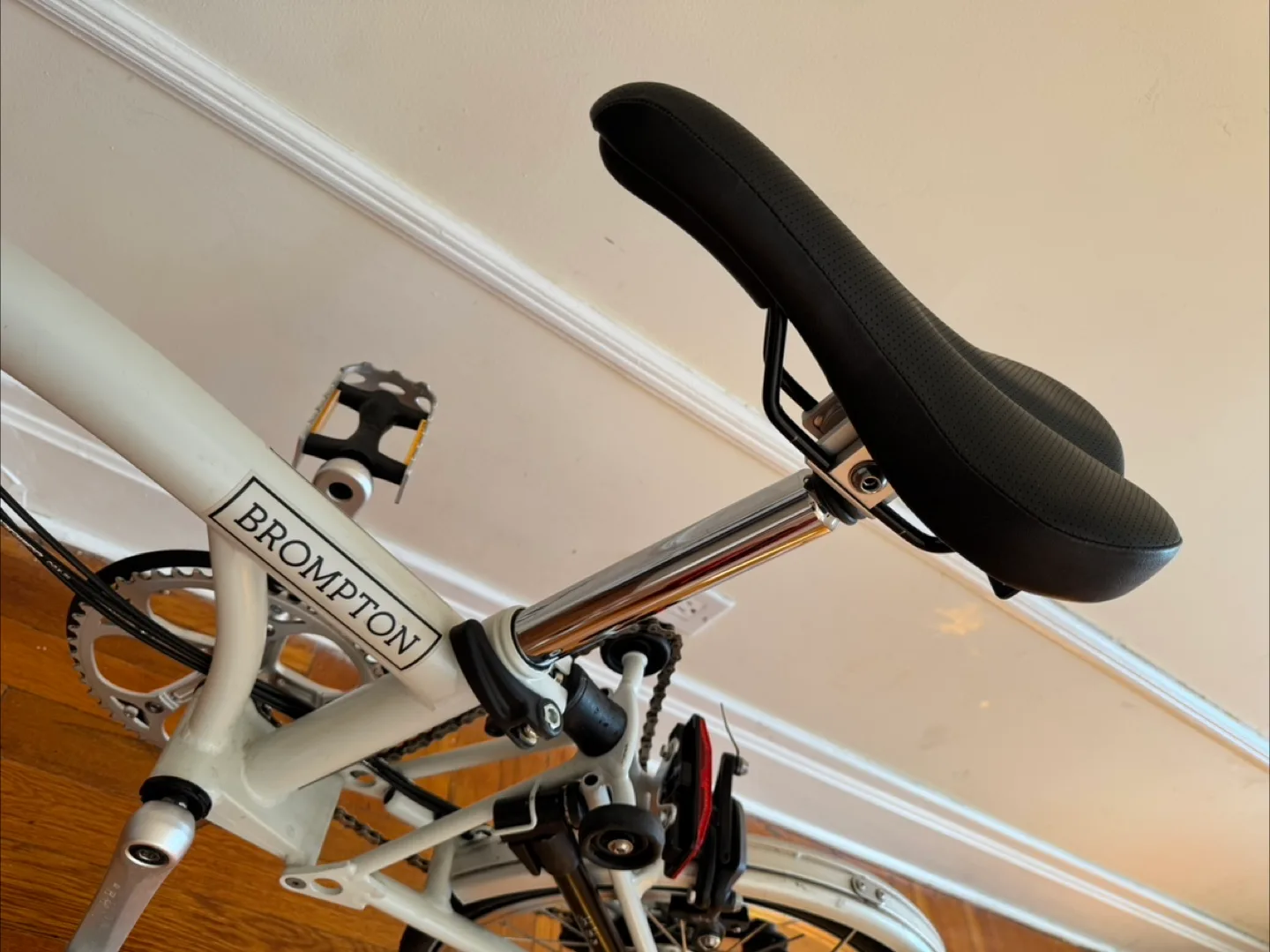 Brompton Folding Bike - White image indicator(4)