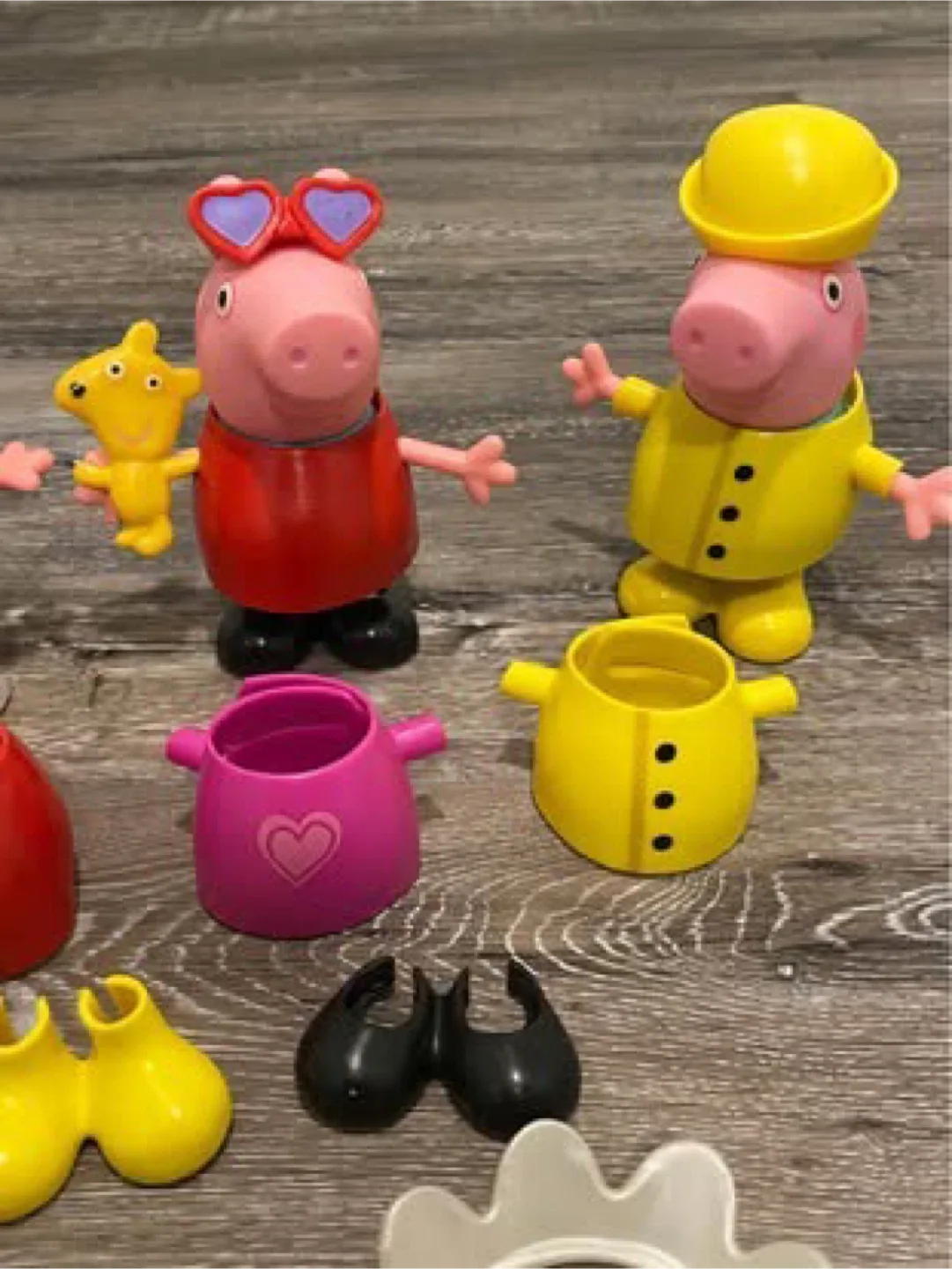 Peppa Pig Dress-Up Figures & Accessories image indicator(3)