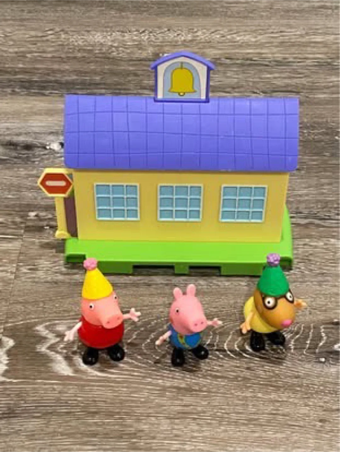 Peppa Pig Schoolhouse Playset with Figures thumbnail