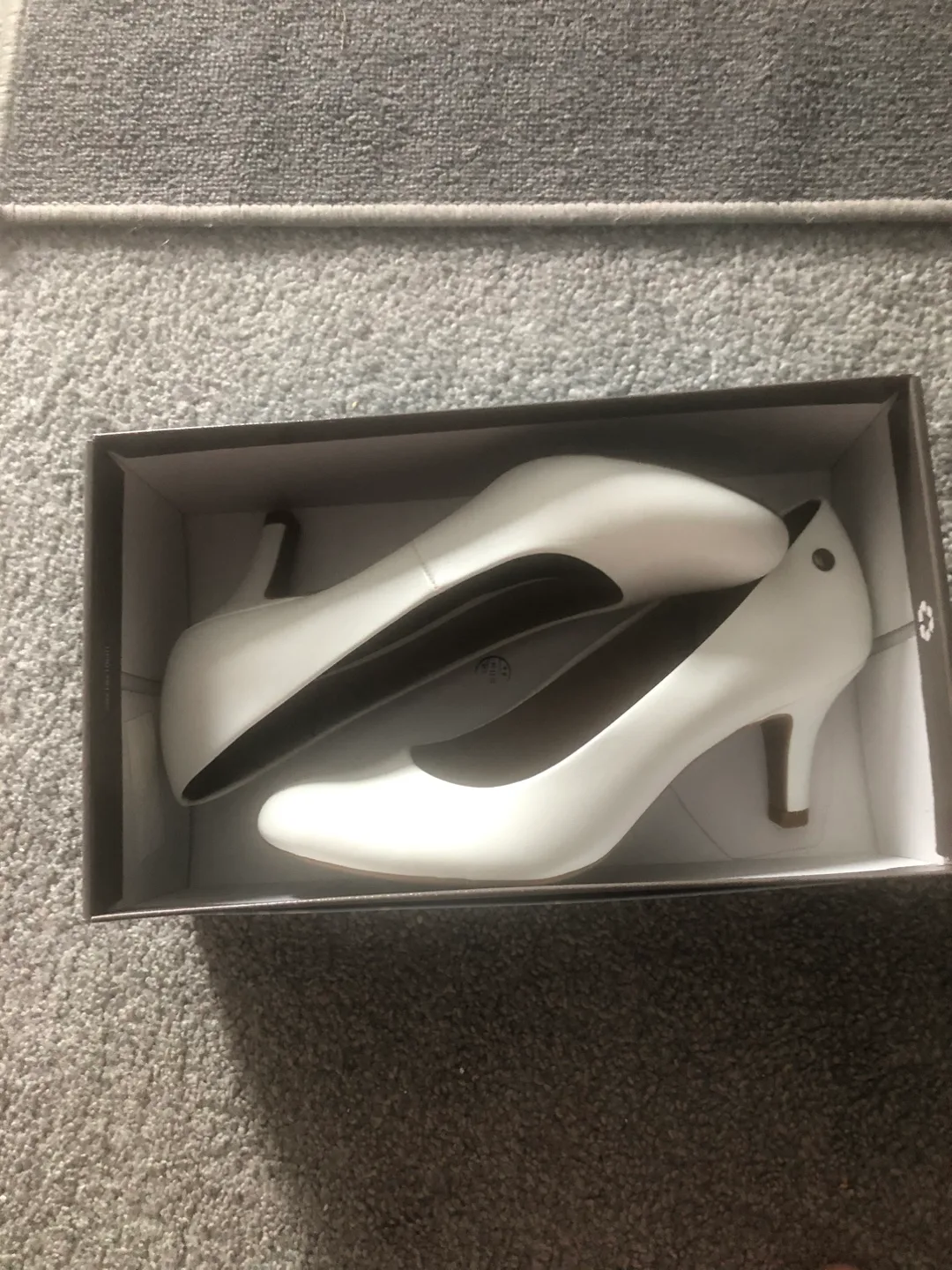 Life Stride White Heels thumbnail