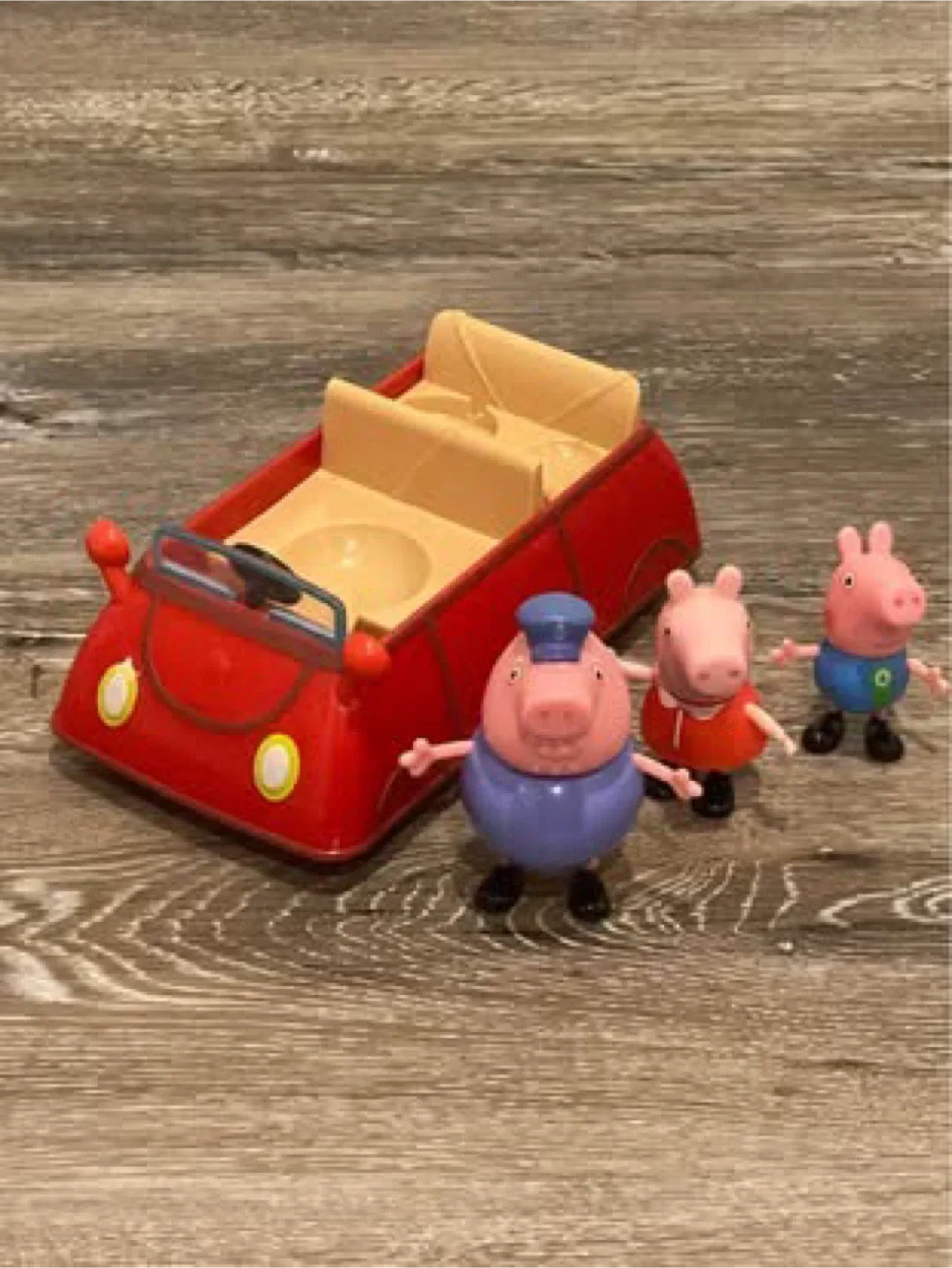 Peppa Pig Red Car with 3 Figures image indicator(3)