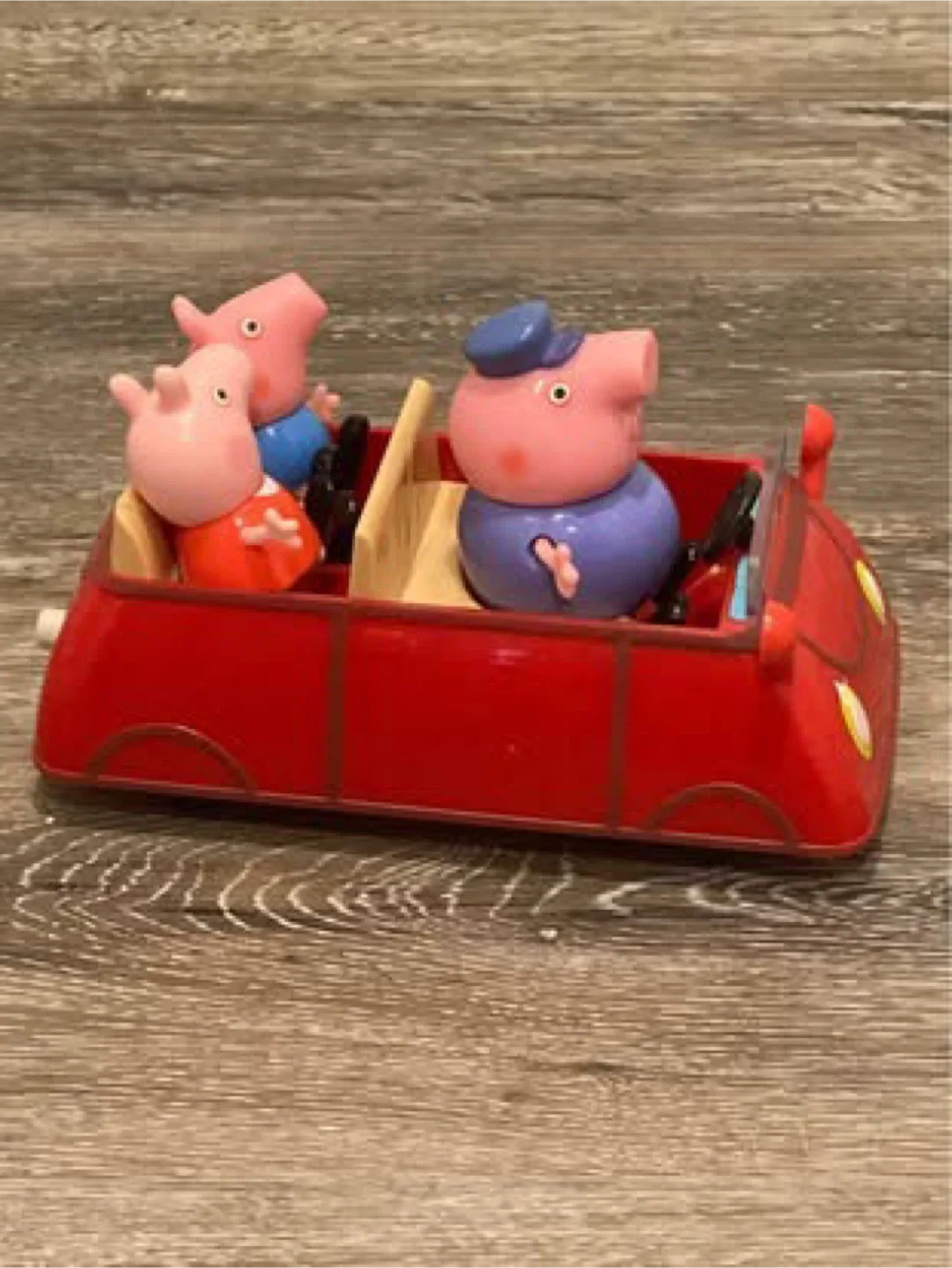 Peppa Pig Red Car with 3 Figures image indicator(2)