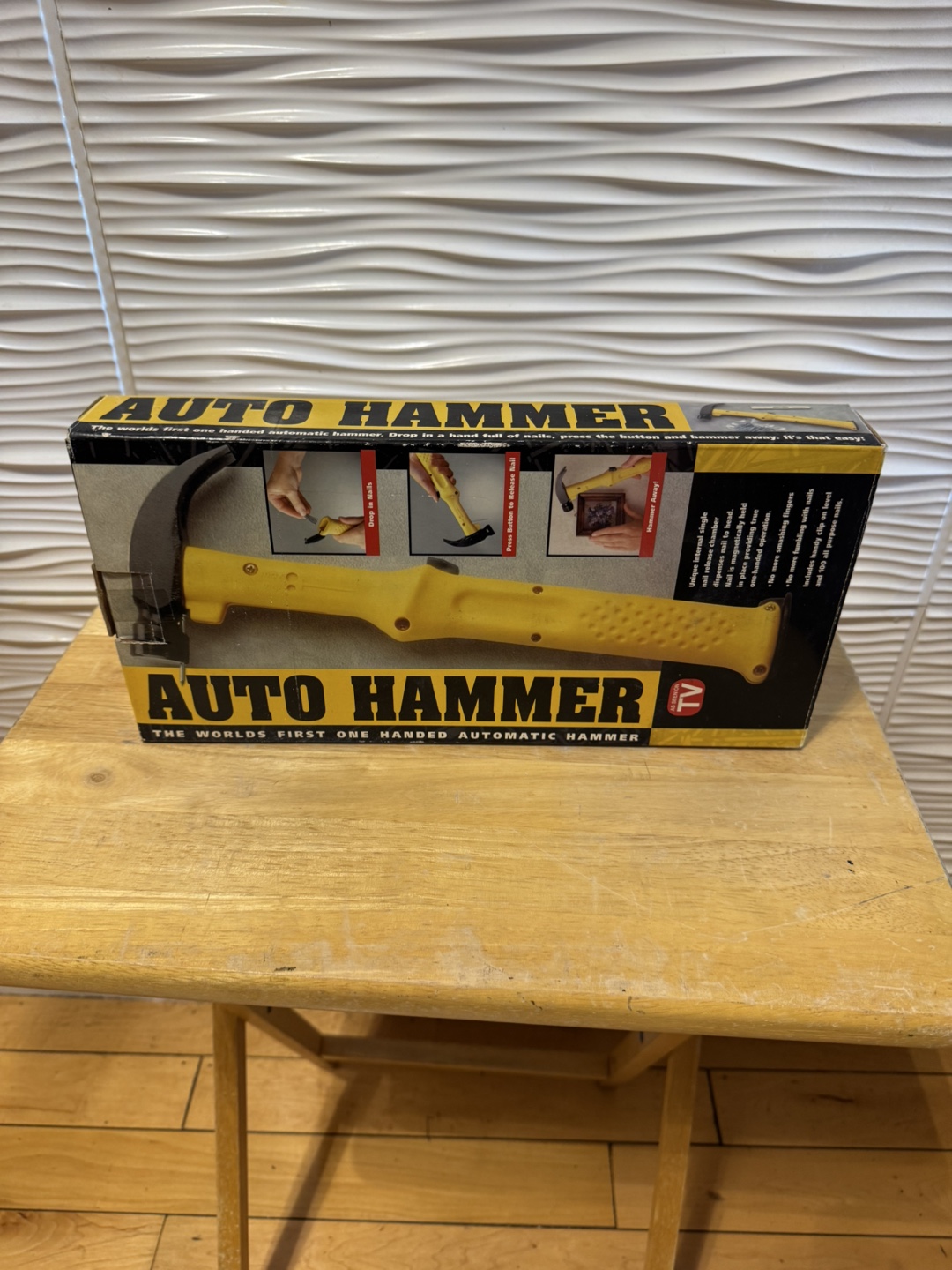 Auto Hammer - The World's First One Handed Automatic Hammer