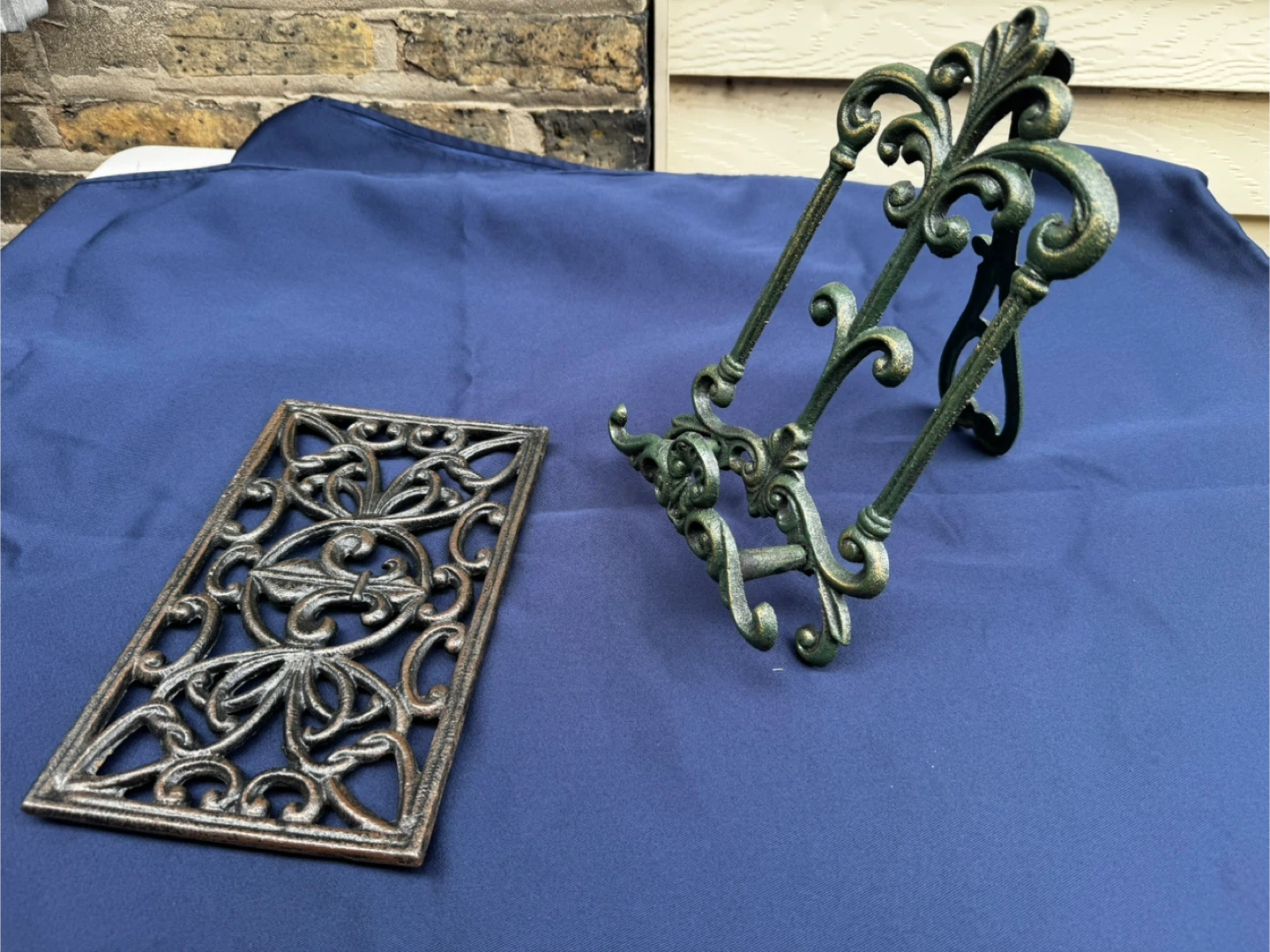 Metal Ornate Decor Book Stand & Place Holder