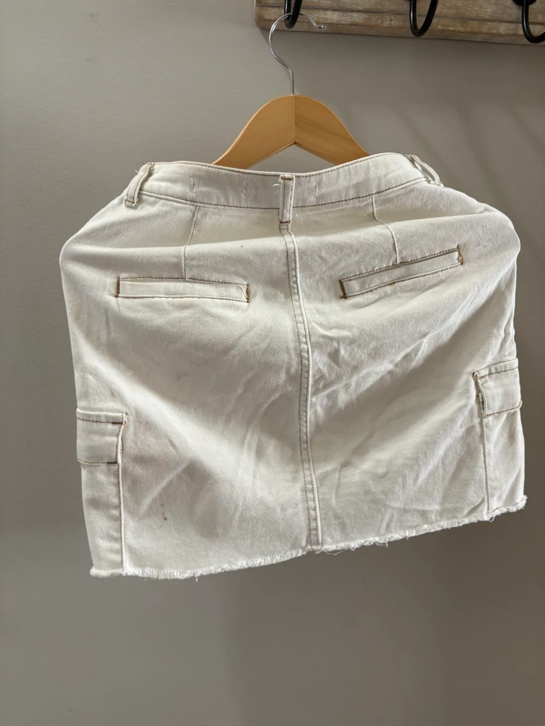 Hollister White Denim Skirt - Size 3 image indicator(3)