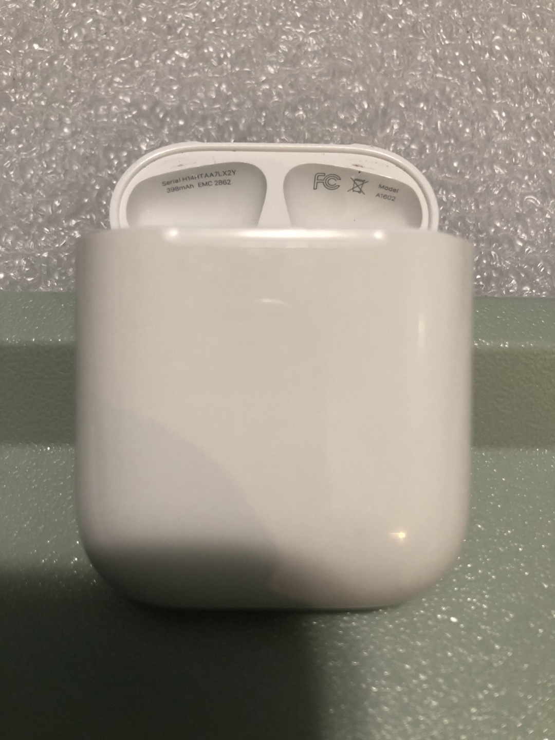 AirPods 2nd Gen Charging Case with Green Silicone Cover - photo 5
