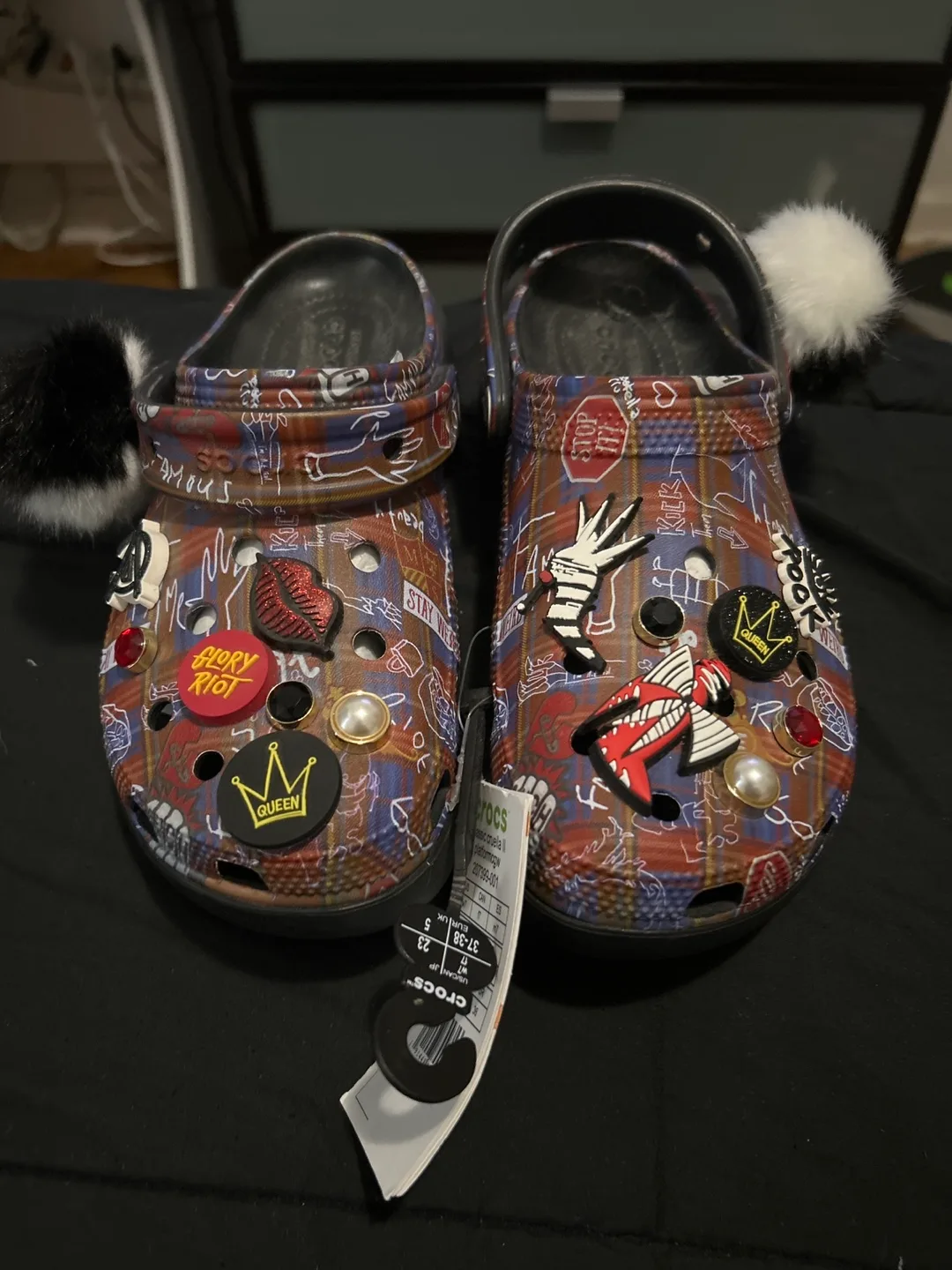 Crocs Classic Cruella II Platform Clog W7 thumbnail