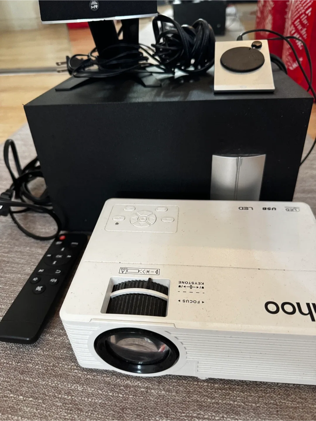 Jinhoo Projector with Accessories thumbnail