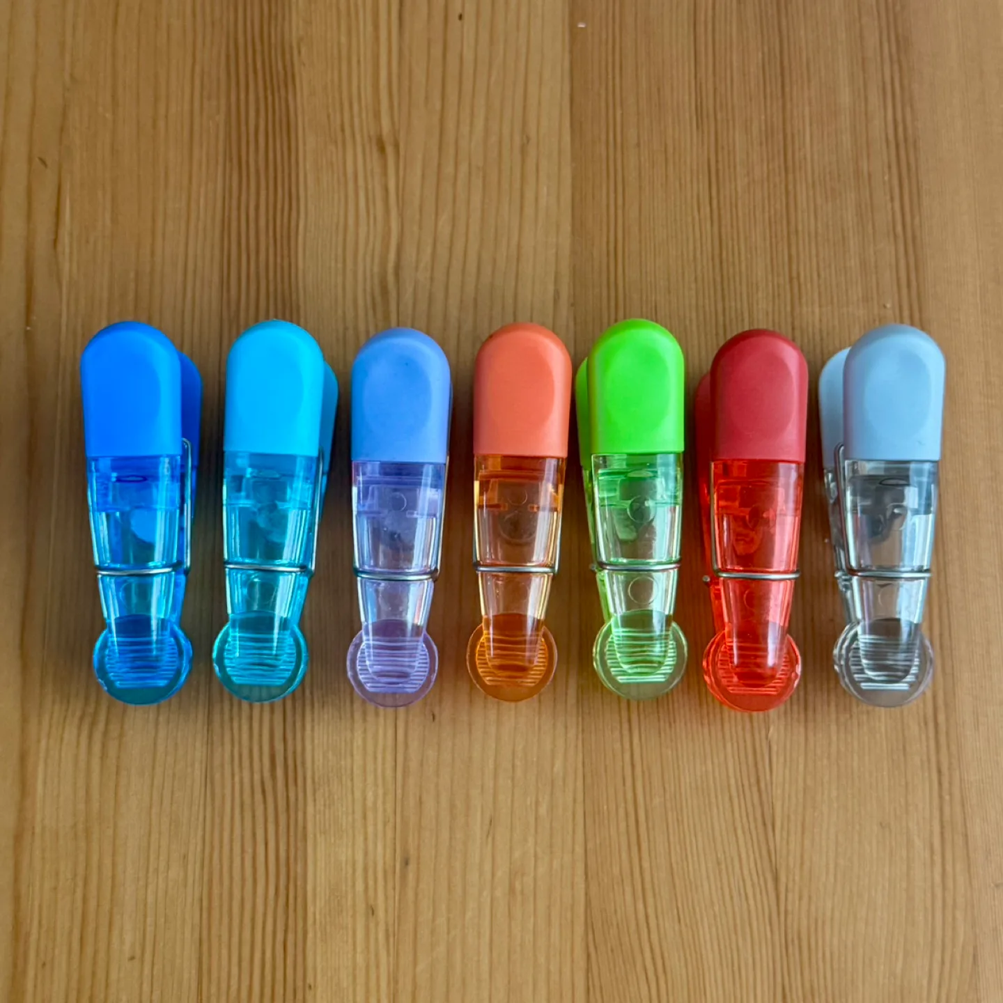 7 Rainbow Magnetic Bag Clips thumbnail
