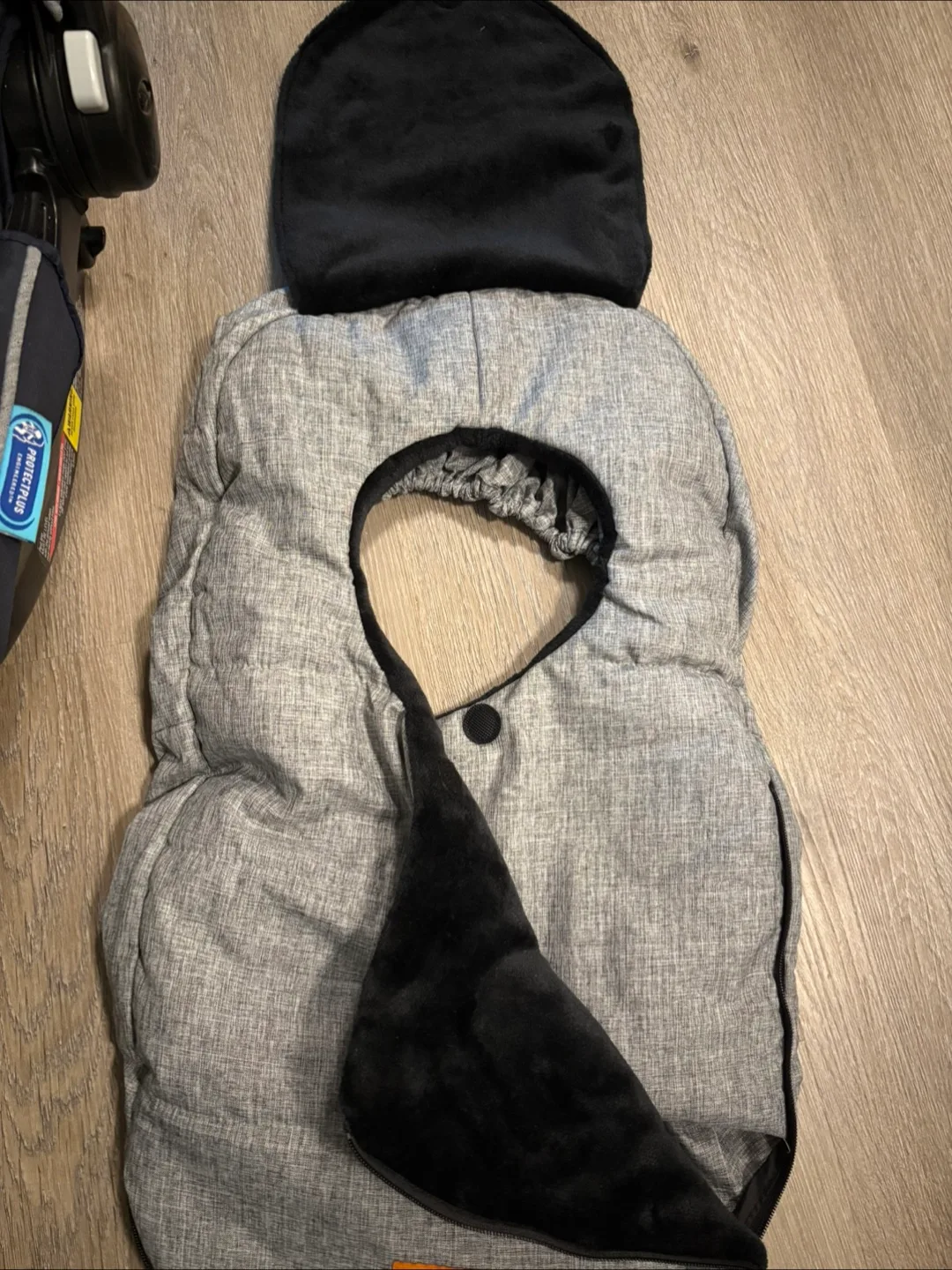 Graco SnugRide 35 Lite LX Infant Car Seat with winter cover image indicator(4)