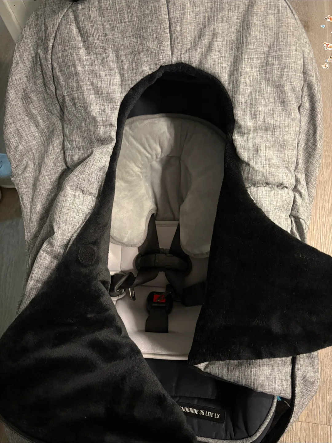 Graco SnugRide 35 Lite LX Infant Car Seat with winter cover image indicator(7)