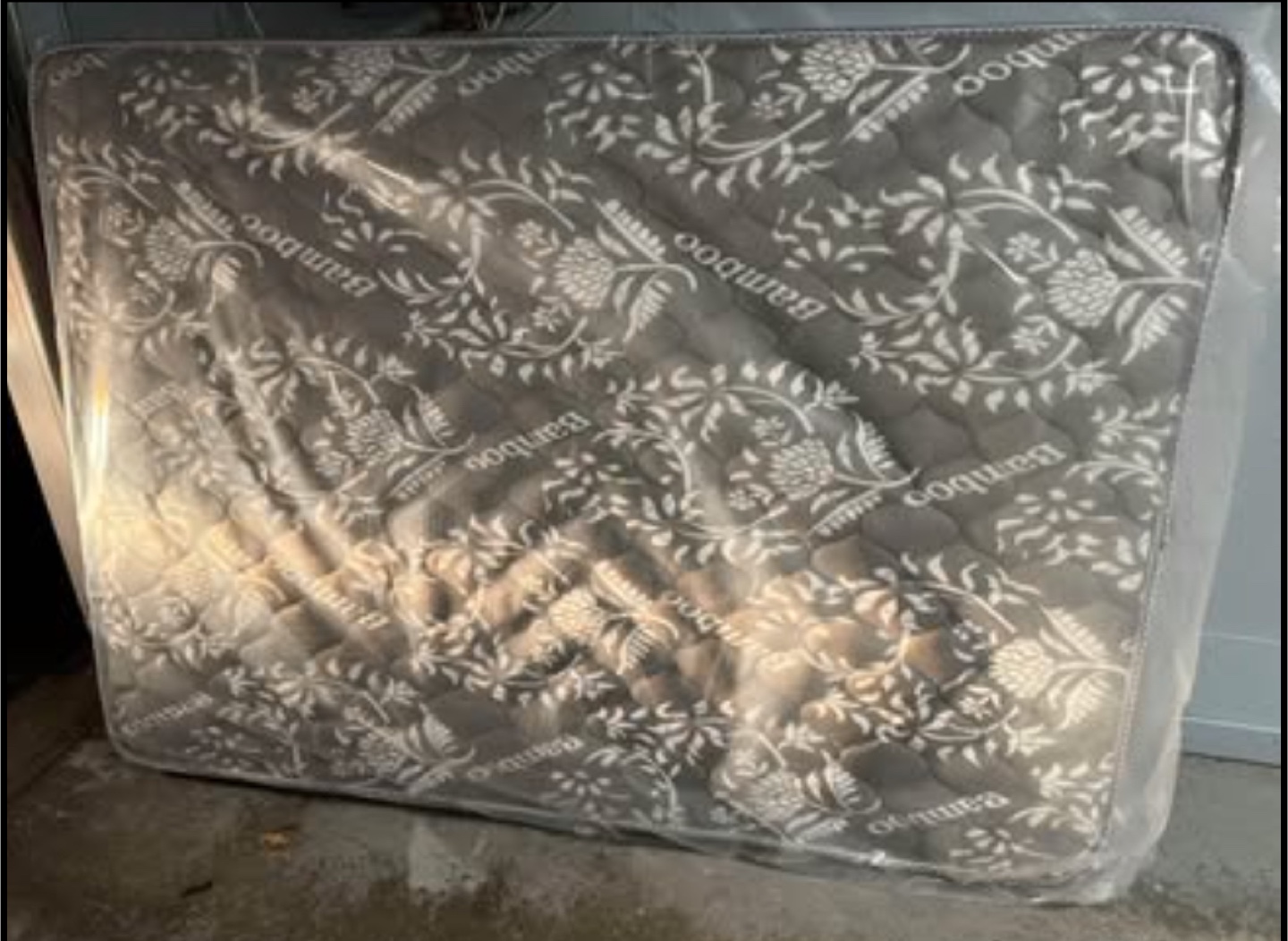 Brand new double size bed with box spring and legs - photo 3