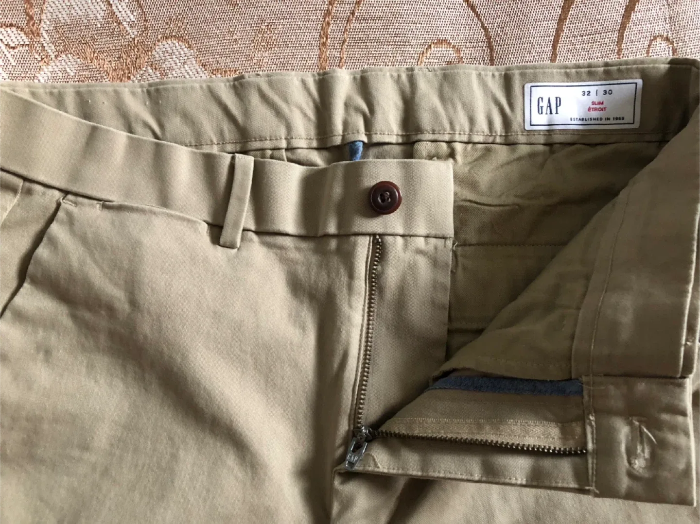 A new men’s pants Stretchable Gap Slim Fit Chinos Size 32/30 image indicator(2)