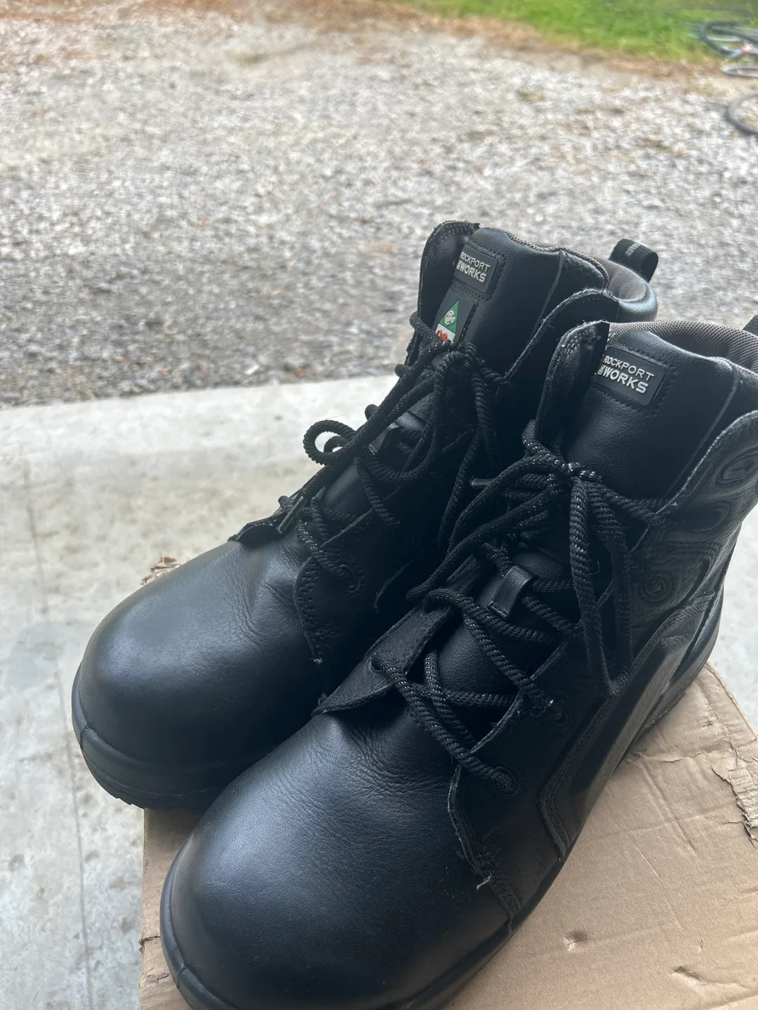 13 wide Like new Work boots thumbnail