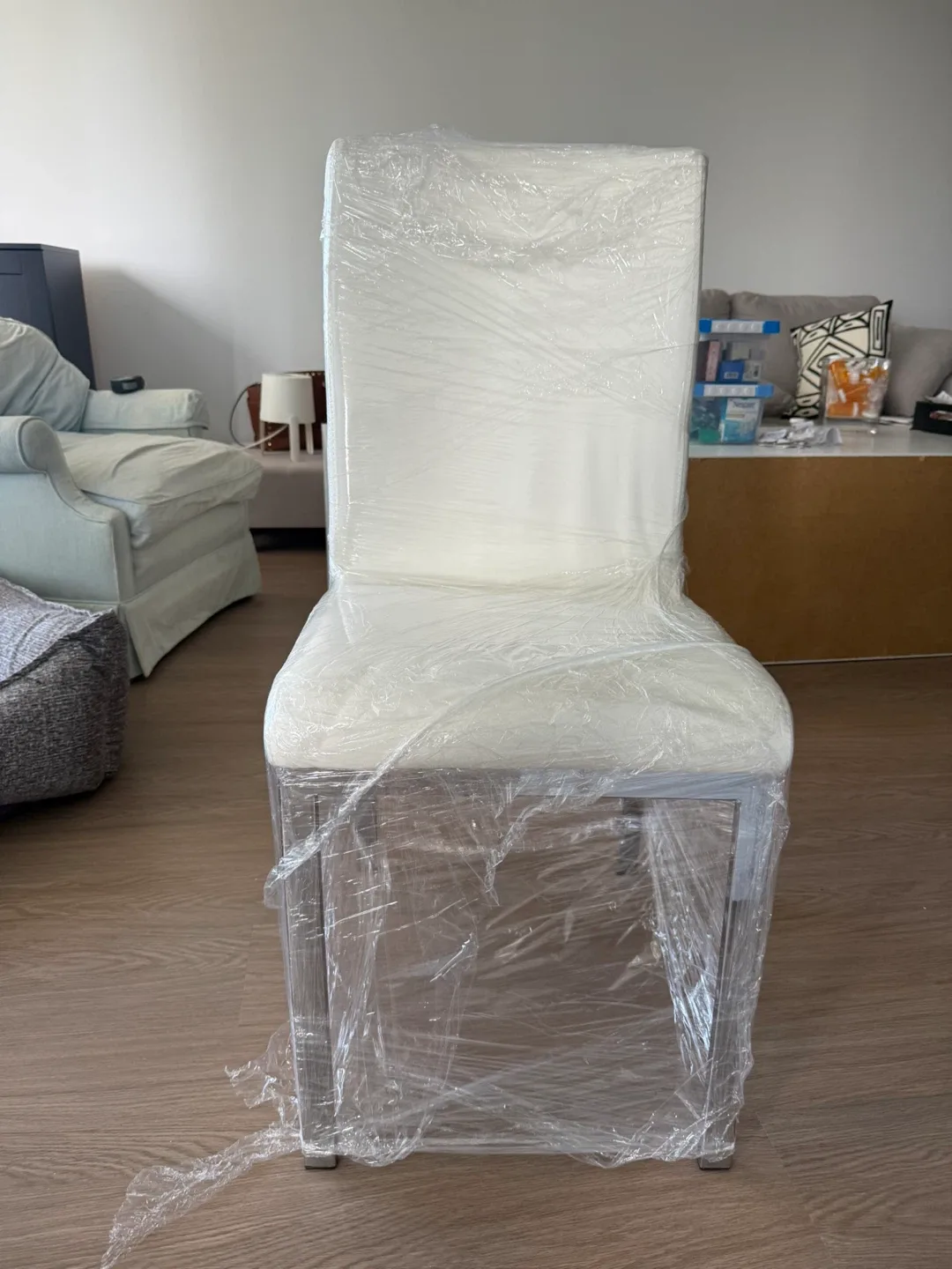 Modern Glass Dining Table image indicator(2)