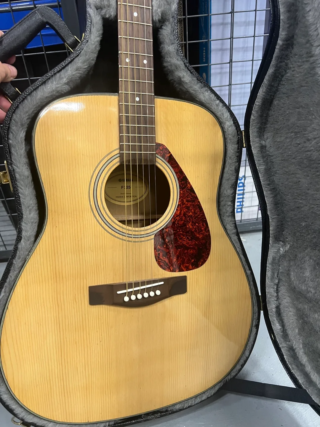 Yamaha F335 Acoustic Guitar w/ Case thumbnail