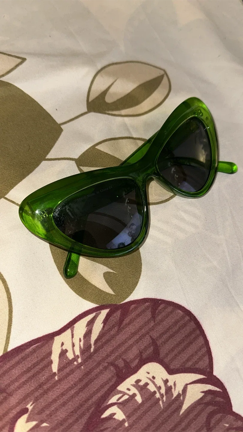 Green Cat Eye Sunglasses image indicator(2)